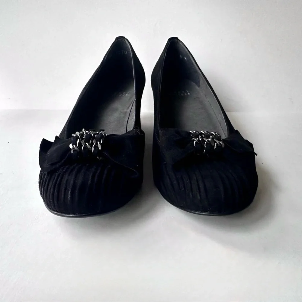NWOB Stuart Weitzman ‘Pleats’ Chain Bow Wedges in Black Suede Size 8 - Picture 4 of 10